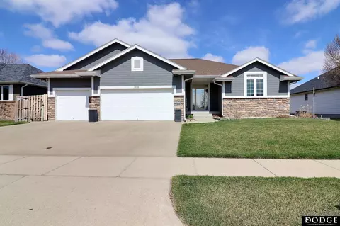 3236 Cherrywood Dr, Fremont, NE 68025