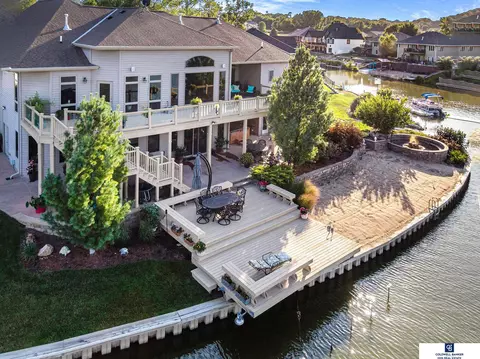 19515 Watersedge Cir, Plattsmouth, NE 68048