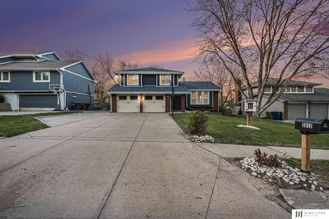2912 Lynnwood Dr, Bellevue, NE 68123