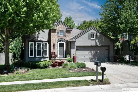 18702 Mason St, Elkhorn, NE 68022