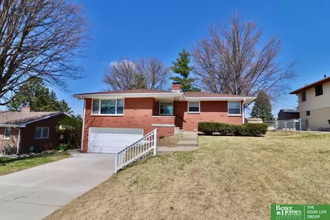4664 Drexel St, Omaha, NE 68117