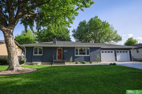 1604 Harre Ln, York, NE 68467