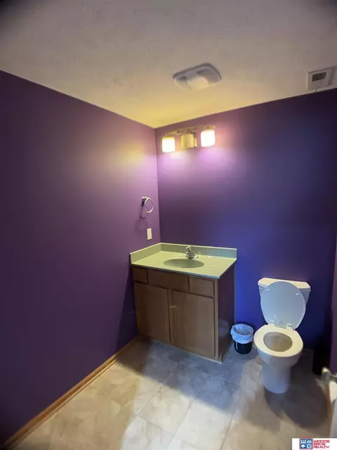 Bath - 113 Regency Dr, Beatrice, NE 68310 photo 5 of 5
