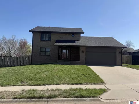Exterior - 113 Regency Dr, Beatrice, NE 68310 photo 2 of 7