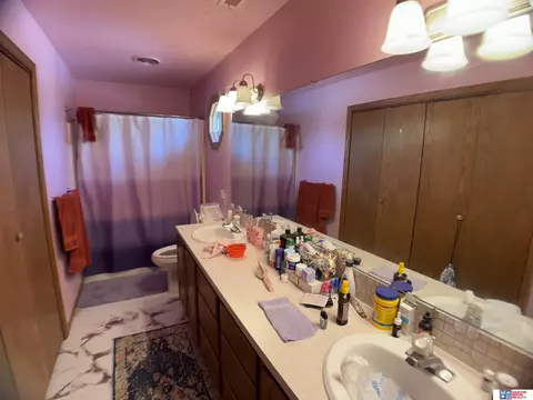 Bath - 113 Regency Dr, Beatrice, NE 68310 photo 4 of 5