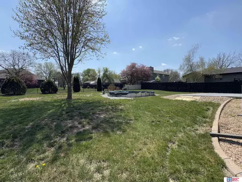 Exterior - 113 Regency Dr, Beatrice, NE 68310 photo 5 of 7