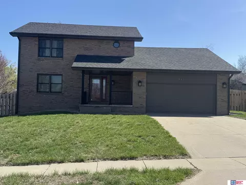 Exterior - 113 Regency Dr, Beatrice, NE 68310 photo 3 of 7