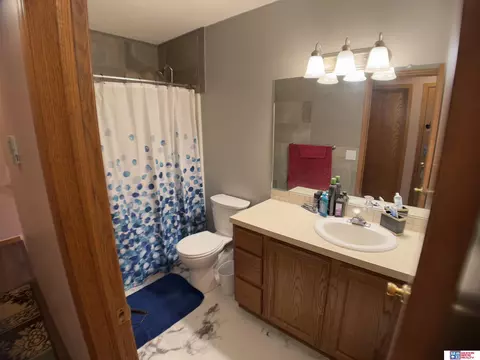 Bath - 113 Regency Dr, Beatrice, NE 68310 photo 2 of 5