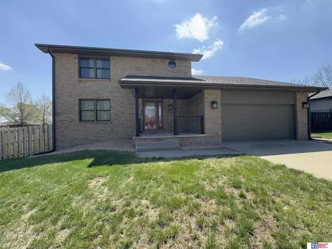 113 Regency Dr, Beatrice, NE 68310