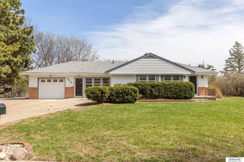 303 Orchard Dr, Bellevue, NE 68005