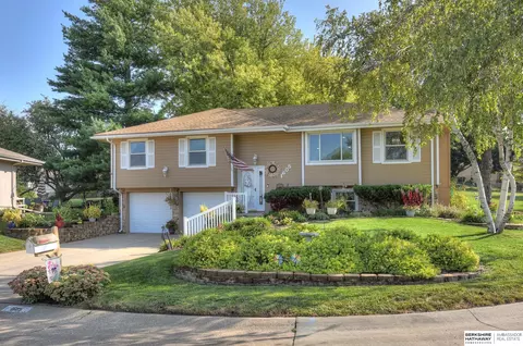 1605 N 153 Plz, Omaha, NE 68154