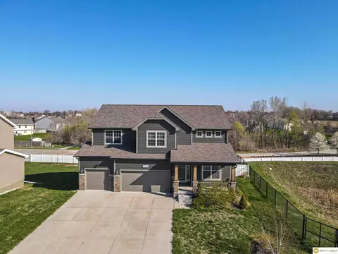 21010 Castlerock Ln, Gretna, NE 68028