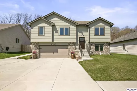 2766 Krejci Blvd, Blair, NE 68008