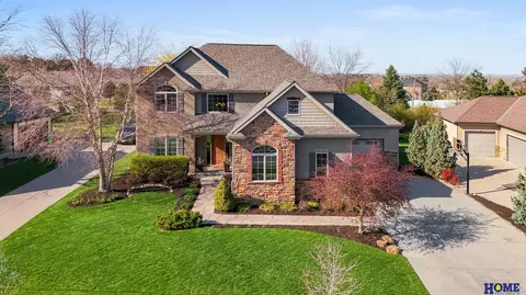 9640 Cotswold Ln, Lincoln, NE 68526