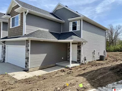 6440 Maple View Ct, Lincoln, NE 68512