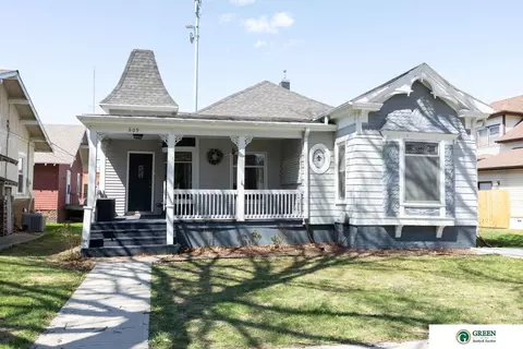 609 N Iowa Ave, York, NE 68467
