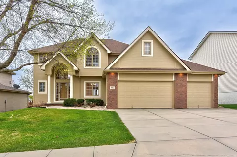 4803 Ponderosa Dr, Papillion, NE 68133