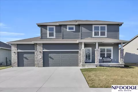 1402 Abercorn Dr, Council Bluffs, IA 51503