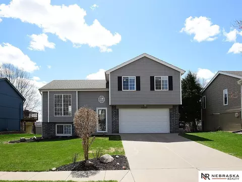 15257 Wirt St, Omaha, NE 68116