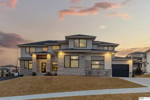 3526 S 214th St, Elkhorn, NE 68022