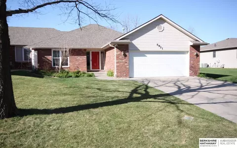 5921 Berkeley Dr, Lincoln, NE 68512