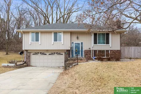 7942 Raven Oaks Dr, Omaha, NE 68152