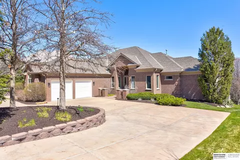 17632 N Reflection Cir, Bennington, NE 68007