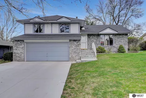 5220 S 66th Street Cir, Lincoln, NE 68516