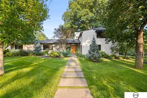 1300 Crestdale Rd, Lincoln, NE 68510