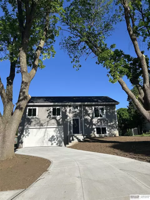 2712 N 125th Cir, Omaha, NE 68164