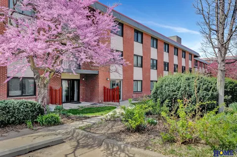 1540 N Cotner Blvd #B401, Lincoln, NE 68505