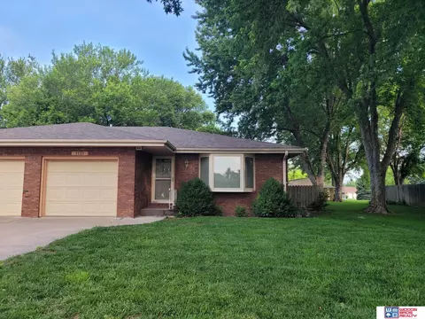 1721 Plainview Ave, Seward, NE 68434