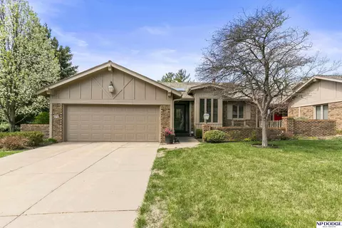 9996 Fieldcrest Dr, Omaha, NE 68114
