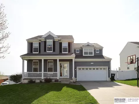 2409 S River Rock Dr, Papillion, NE 68046