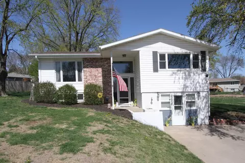 740 G St, Eagle, NE 68347