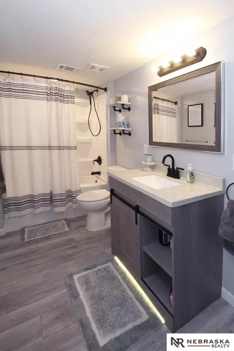 Bath - 740 G St, Eagle, NE 68347 photo 3 of 3