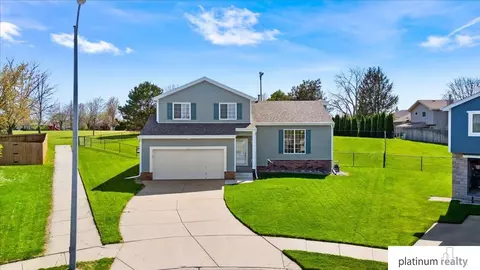 712 Laredo Cir, Papillion, NE 68046