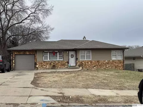 5223 Boyd St, Omaha, NE 68104