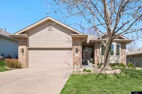 13484 Meredith Ave, Omaha, NE 68164