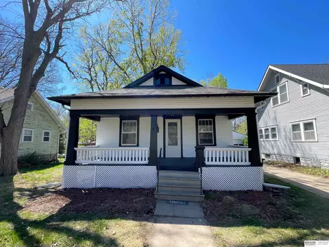 5411 Walker Ave, Lincoln, NE 68504