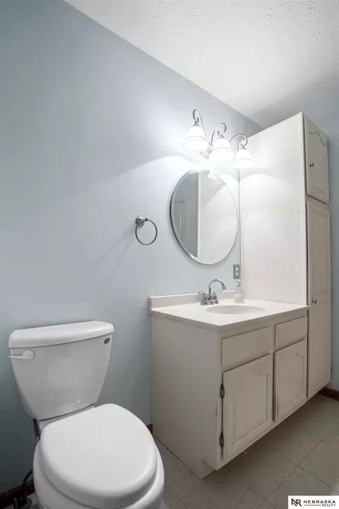 Bath - 265 4th St, Springfield, NE 68059 photo 2 of 4