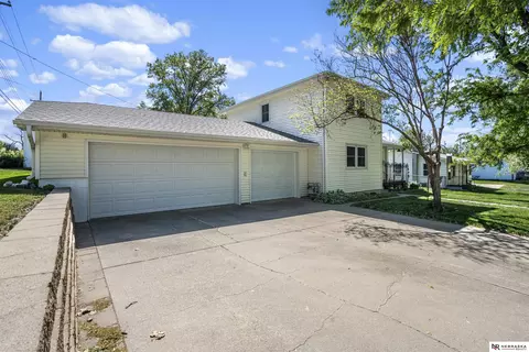 Exterior - 265 4th St, Springfield, NE 68059 photo 5 of 6