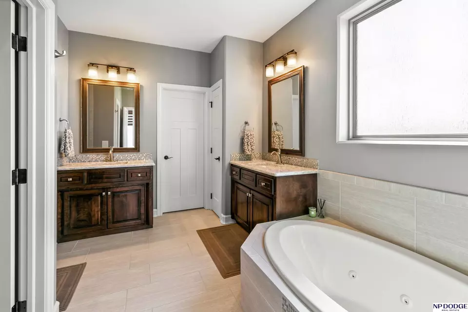 Bath - 1316 S Hws Cleveland Blvd, Omaha, NE 68130 photo 3 of 8