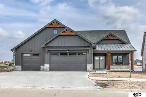 28580 Jessie Cir, Valley, NE 68064