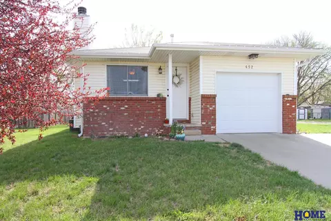 452 11th St, Eagle, NE 68347