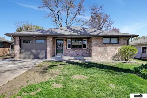 7730 Garland St, Lincoln, NE 68505