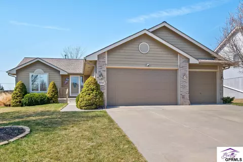 21534 Amber Dr, Gretna, NE 68028