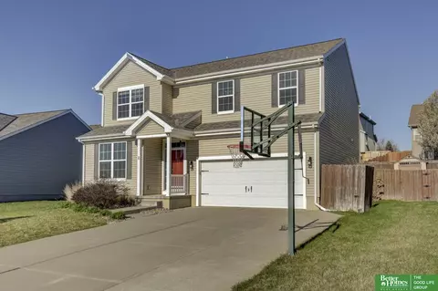 10706 S 110 Ave, Papillion, NE 68046