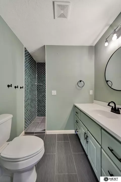 Bath - 16181 S 73rd St, Roca, NE 68430 photo 3 of 8