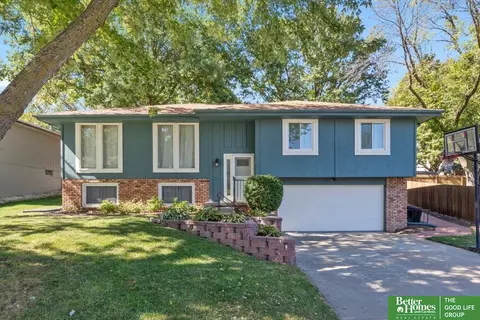 1310 Greenwood Ave, Papillion, NE 68133